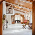 Aile Chateau De Saint-sarnin Pour 14 Personnes Avec Piscine Ferienhaus *
