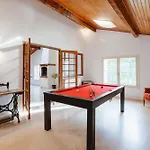 Aile Chateau De Saint-sarnin Pour 14 Personnes Avec Piscine Ferienhaus