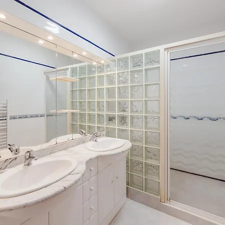 Aile Chateau De Saint-sarnin Pour 10 Personnes Avec Piscine *