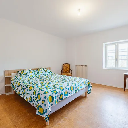 Aile Chateau De Saint-sarnin Pour 10 Personnes Avec Piscine Дом отдыха Grisolles (Tarn-et-Garonne)