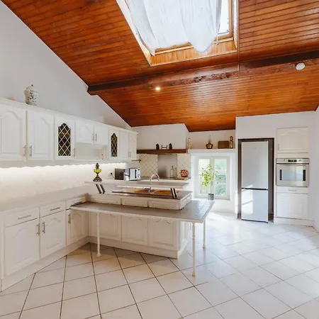 Aile Chateau De Saint-sarnin Pour 10 Personnes Avec Piscine