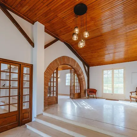 Aile Chateau De Saint-sarnin Pour 14 Personnes Avec Piscine *