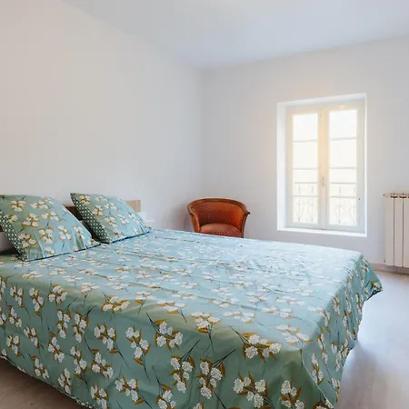 Prázdninový dům Aile Chateau De Saint-sarnin Pour 14 Personnes Avec Piscine