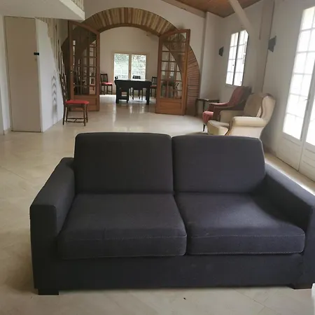 Aile Chateau De Saint-sarnin Pour 14 Personnes Avec Piscine Ferienhaus *