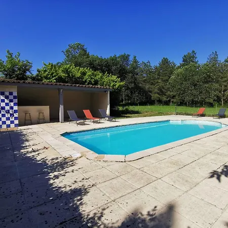 Aile Chateau De Saint-sarnin Pour 14 Personnes Avec Piscine