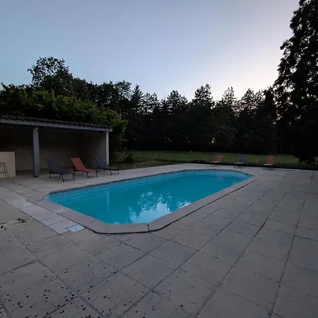 Aile Chateau De Saint-sarnin Pour 14 Personnes Avec Piscine