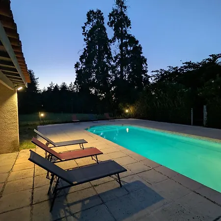 Semesterbostad Aile Chateau De Saint-sarnin Pour 14 Personnes Avec Piscine *