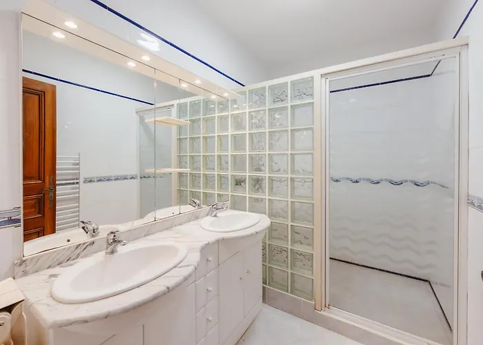 Aile Chateau De Saint-sarnin Pour 10 Personnes Avec Piscine *