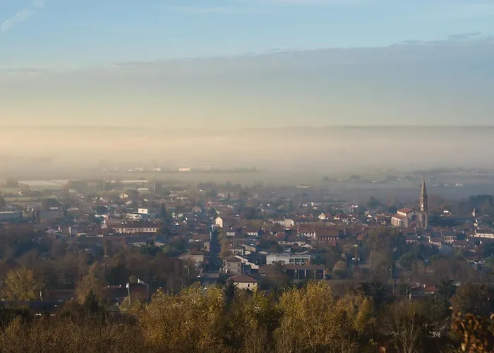 Дом отдыха Aile Chateau De Saint-sarnin Pour 10 Personnes Avec Piscine