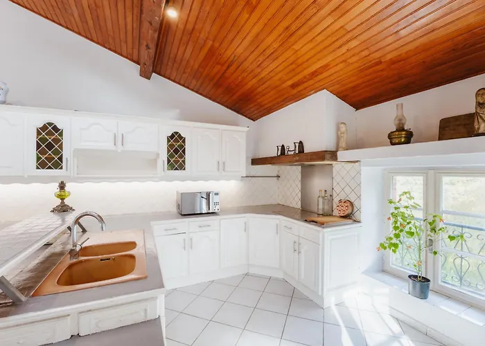 Aile Chateau De Saint-sarnin Pour 10 Personnes Avec Piscine Дом отдыха *