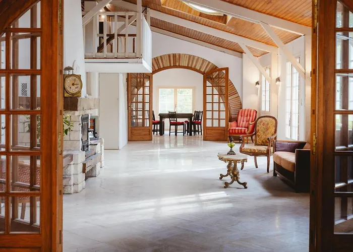 Aile Chateau De Saint-sarnin Pour 10 Personnes Avec Piscine Grisolles (Tarn-et-Garonne)