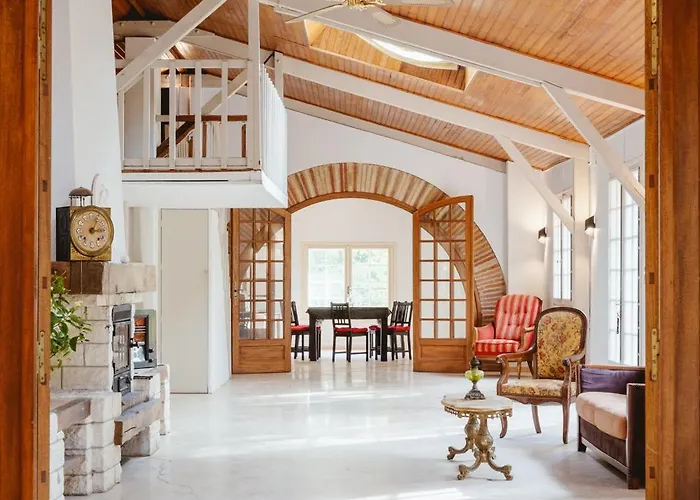 Aile Chateau De Saint-sarnin Pour 10 Personnes Avec Piscine Дом отдыха *