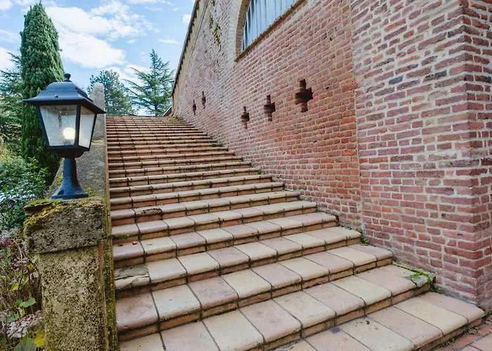 Aile Chateau De Saint-sarnin Pour 10 Personnes Avec Piscine