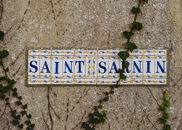 Aile Chateau De Saint-sarnin Pour 10 Personnes Avec Piscine Дом отдыха *